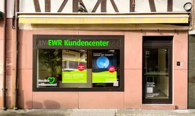 EWR eröffnet Kundencenter in Bensheim und gewinnt Stadtverwaltung als neuen Stromkunden