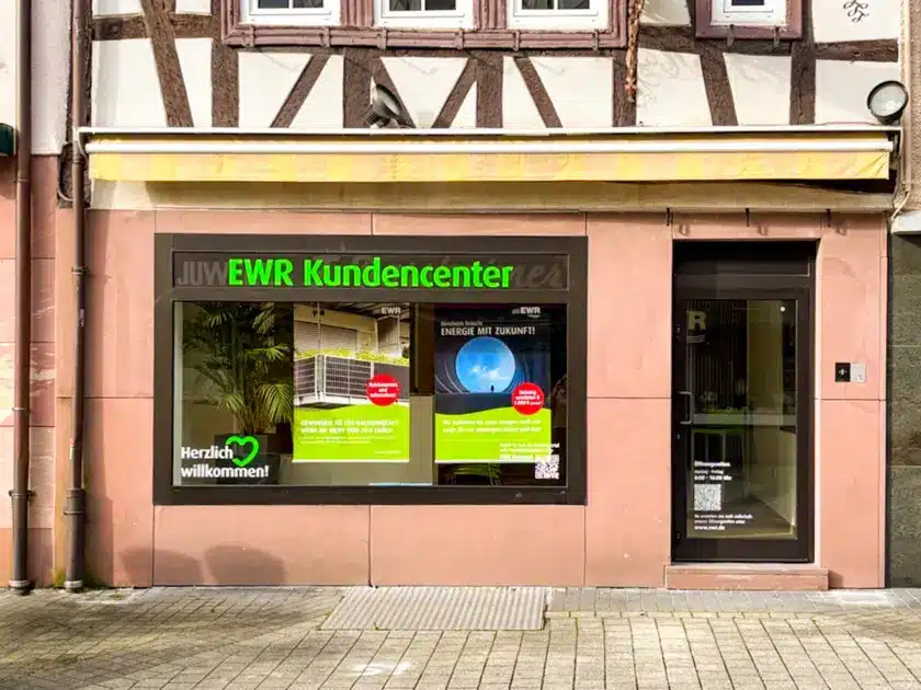 EWR eröffnet Kundencenter in Bensheim und gewinnt Stadtverwaltung als neuen Stromkunden