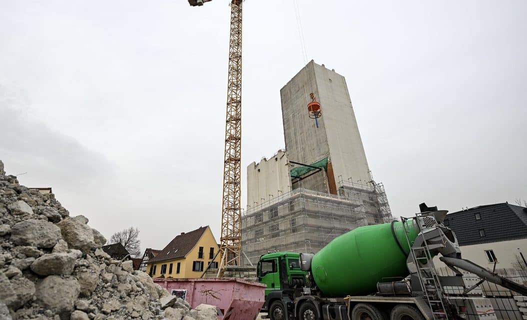 Neubau am Schill-Turm: Osthofener Wahrzeichen wächst in die Höhe