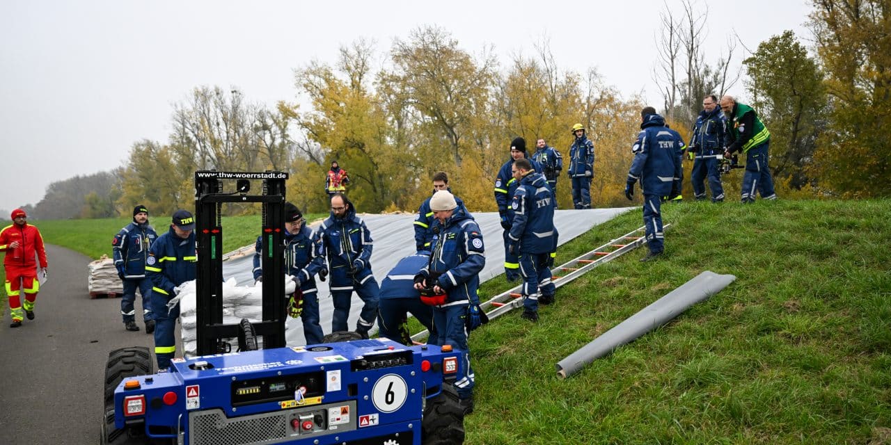 Katastrophenschutz übt den Ernstfall: Deichbruch im Altrheingebiet simuliert