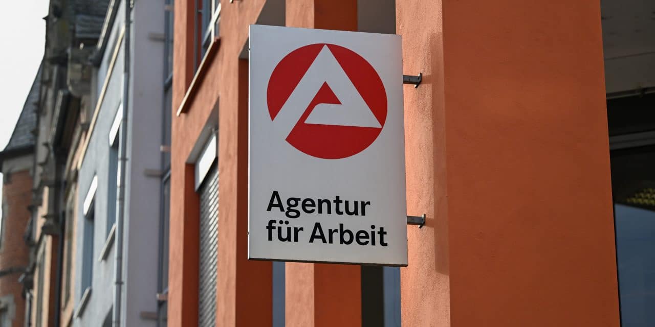 Arbeitslosigkeit sinkt – Weiterbildung hält fit für den Jobmarkt