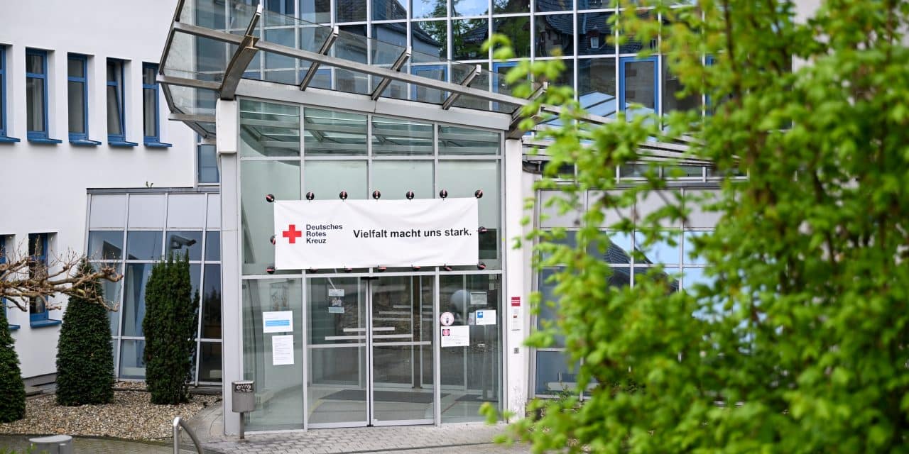 Angriff auf Notaufnahme des Alzeyer Kreiskrankenhauses – Personal flüchtet auf Vordach