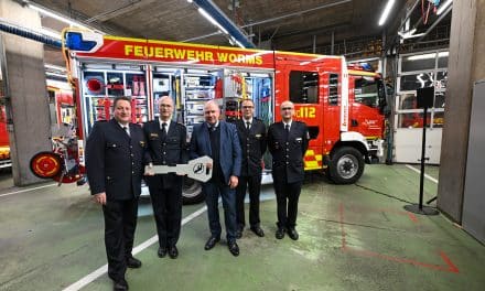 13 neue Einsatzfahrzeuge für die Feuerwehr Worms – Große Übergabe mit breiter Unterstützung der Hilfsorganisationen