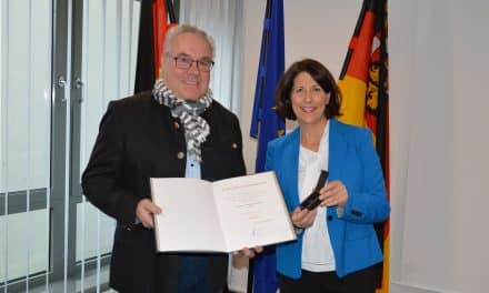 Auszeichnung im Weinbau: Schmitt ehrt drei engagierte Agrarberichterstatter