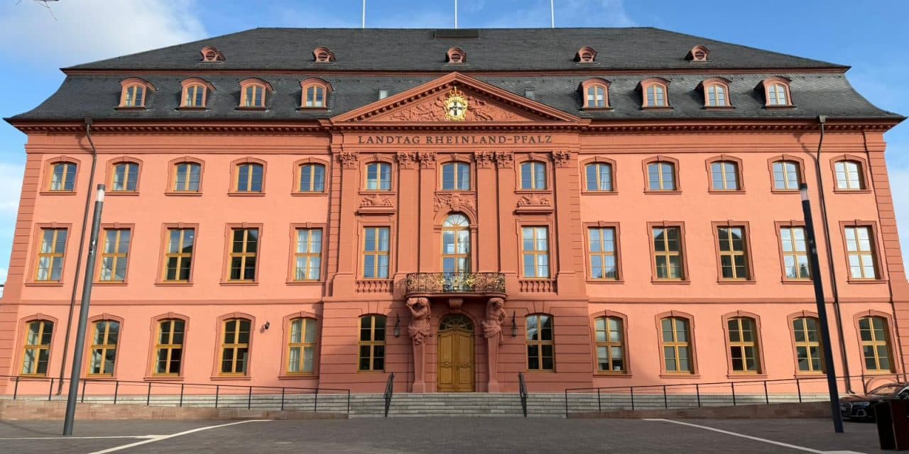 Politik hautnah: Wormser Bürgerinnen und Bürger zu Besuch im Mainzer Landtag