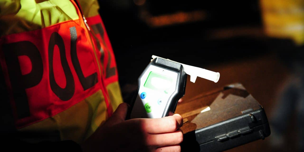 Alkoholfahrt endet glimpflich: Autofahrer prallt auf Gegenverkehr in Wörrstadt