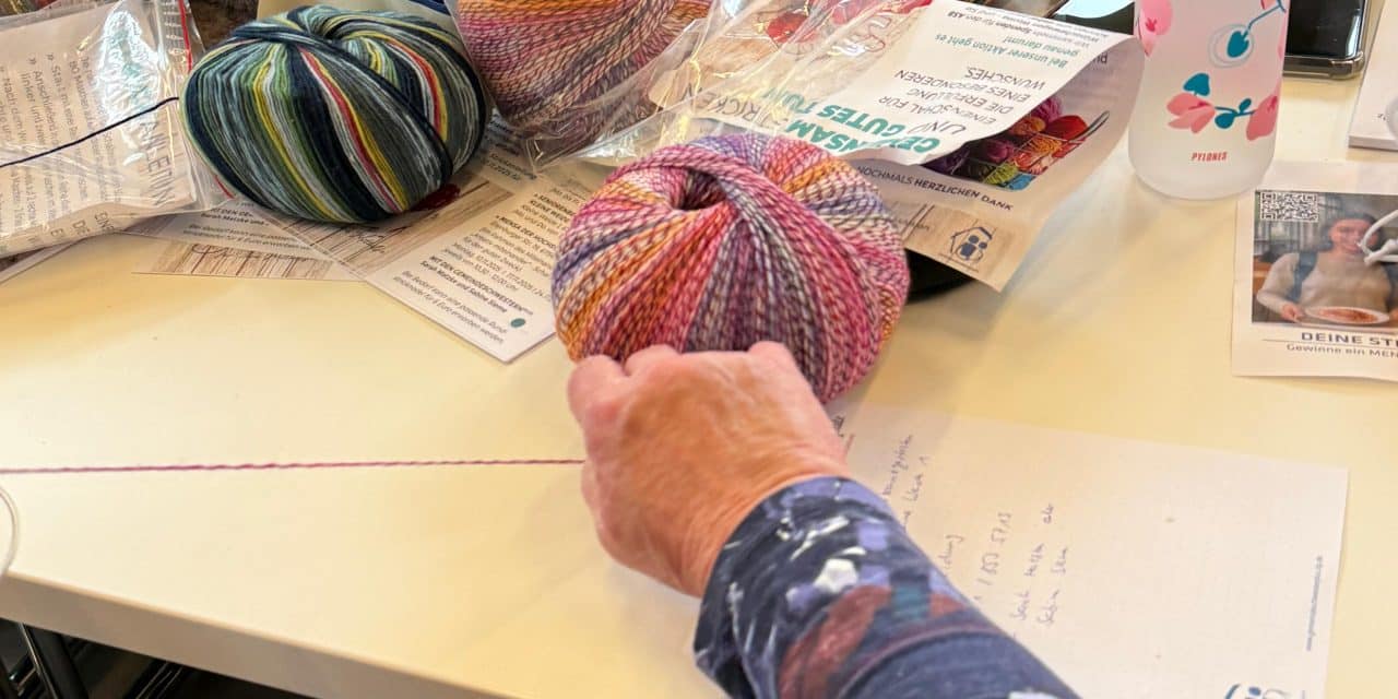 Miteinander-Montag: Gemeinsam stricken für den guten Zweck