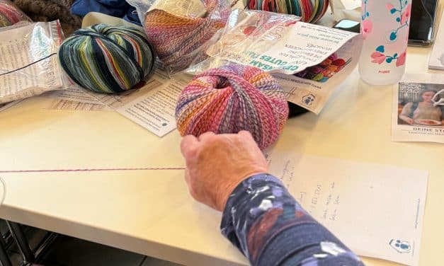 Miteinander-Montag: Gemeinsam stricken für den guten Zweck