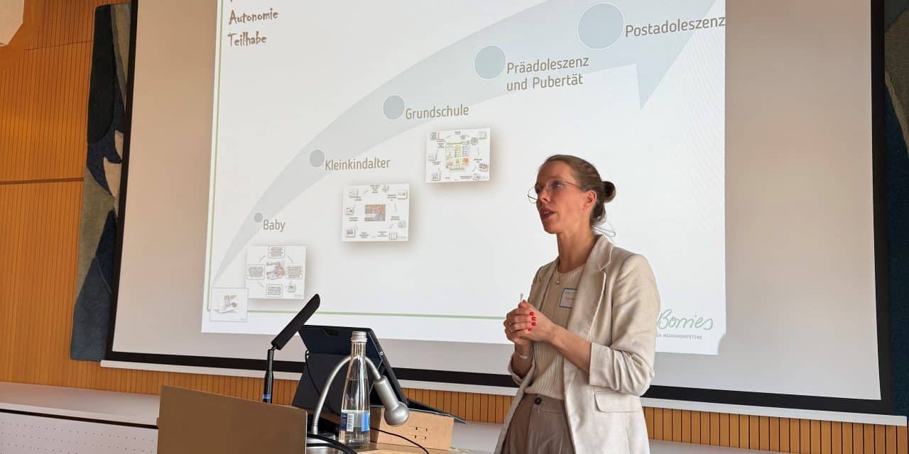 Klarheit und Bindung: Wie Kinder sicher in der digitalen Welt ankommen