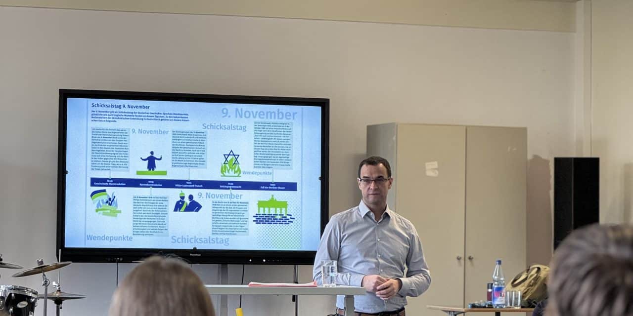 Dirk Beyer im Austausch mit Schülern: Besuch am Gauß- und Eleonoren-Gymnasium