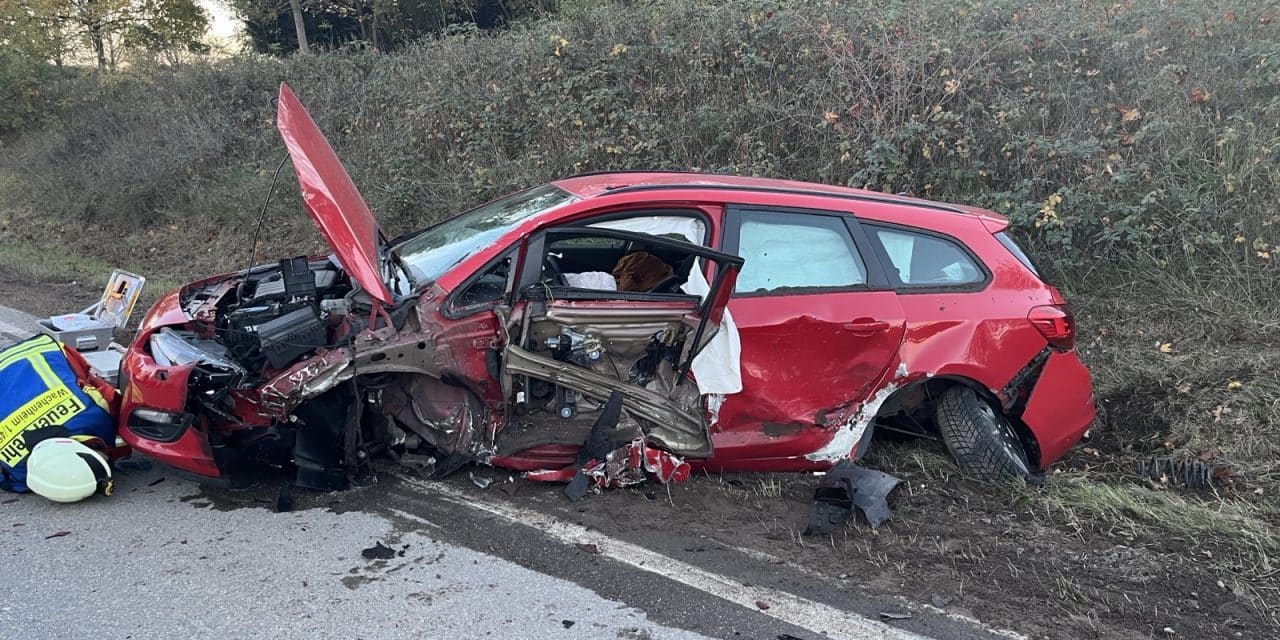 Schwerer Unfall auf der B271 bei Forst/Mirrhe – drei Personen schwer verletzt