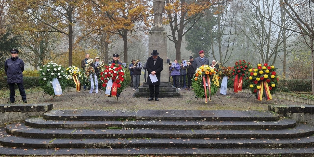 Volkstrauertag: Oberbürgermeister Kessel mahnt zum Frieden