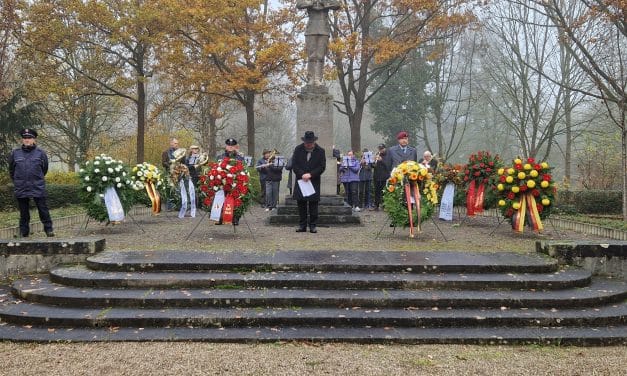 Volkstrauertag: Oberbürgermeister Kessel mahnt zum Frieden