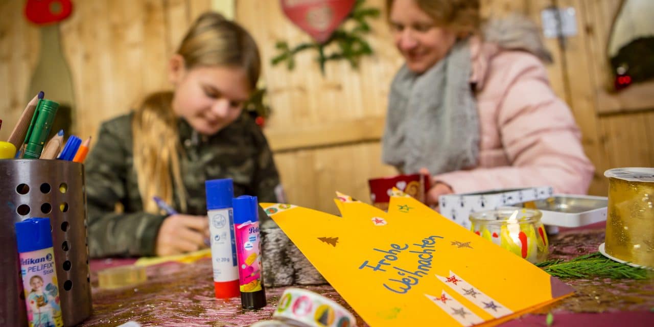 Weihnachtlicher Bastelspaß: „museum live“ bei der Wormser Weihnachtswerkstatt