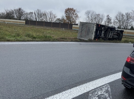 Lkw-Unfall auf der A61/A6: Fahrer verliert Kontrolle, Schaden rund 10.000 Euro