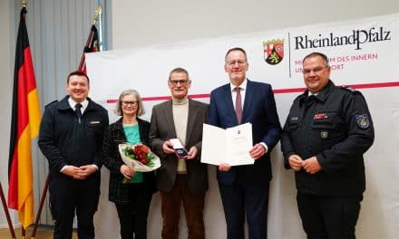 Goldenes Feuerwehr-Ehrenzeichen für besondere Verdienste