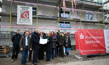 Richtfest in Monsheim: 16 neue Wohnungen entstehen auf ehemaligem Sparkassengelände
