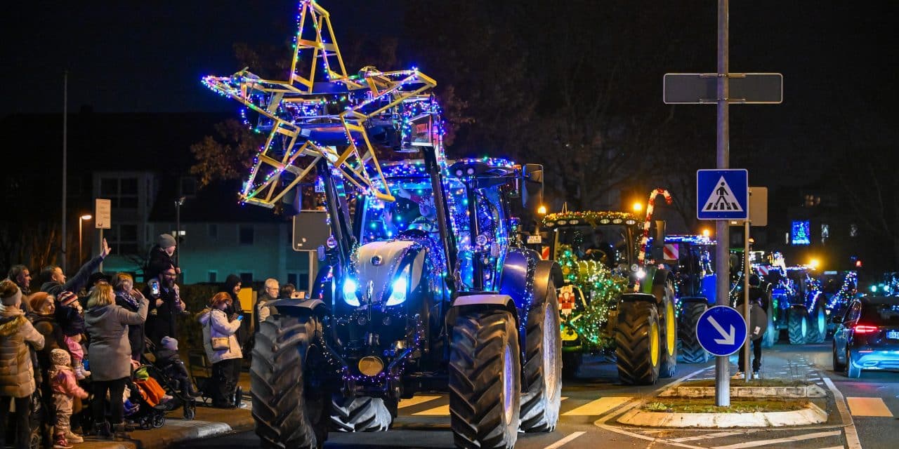 Lichterfahrt bringt Hoffnung nach Worms – Traktoren, Leuchten und ein überraschender Grinch