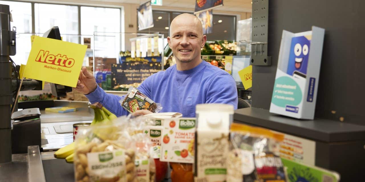 Netto unterstützt die Tafel mit bundesweiter Spendenaktion: Fabian Hambüchen kassiert ehrenamtlich für den guten Zweck