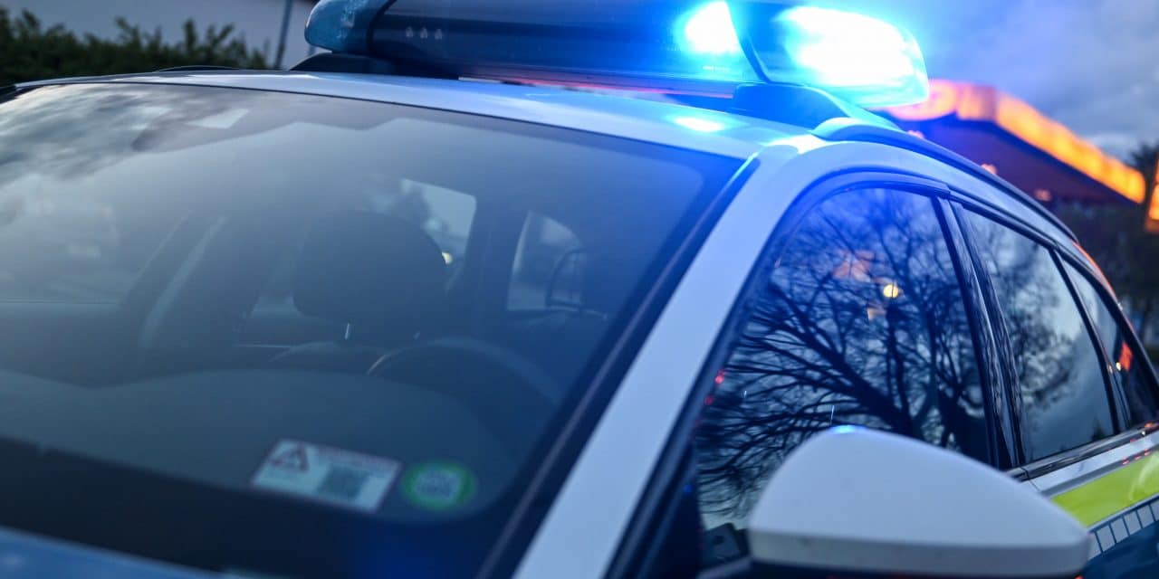 Zeugen gesucht: Sachbeschädigung an Auto am Bahnhof Osthofen