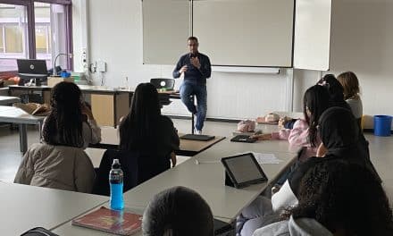 Politik hautnah: Dirk Beyer besucht Ilse-Lang-Schule