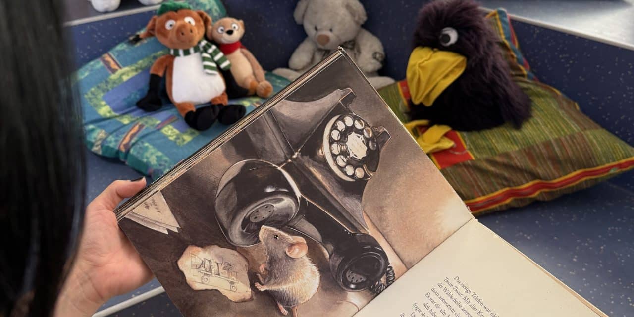 Kleine Ohren, große Geschichten: Weihnachtlicher Vorlesespaß für Kinder ab 4