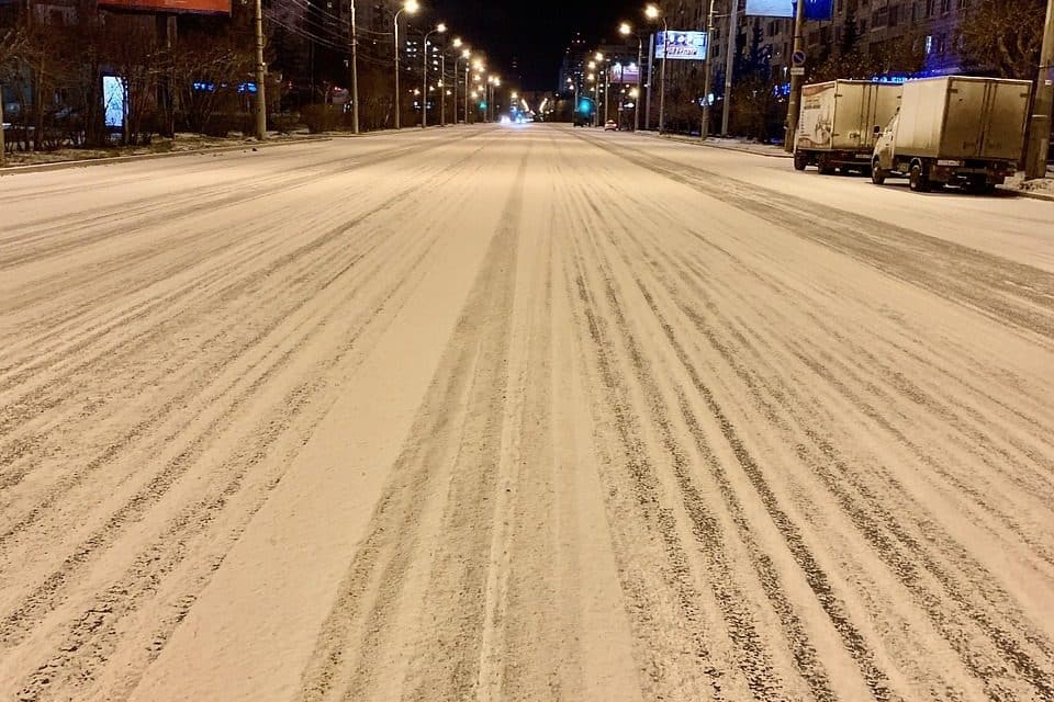 Winterdienst richtig erledigen: Wann und wie Eigentümer räumen und streuen müssen