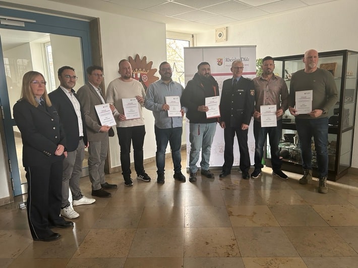 Mut, der Leben verändert: Polizei Worms zeichnet acht Alltagshelden aus