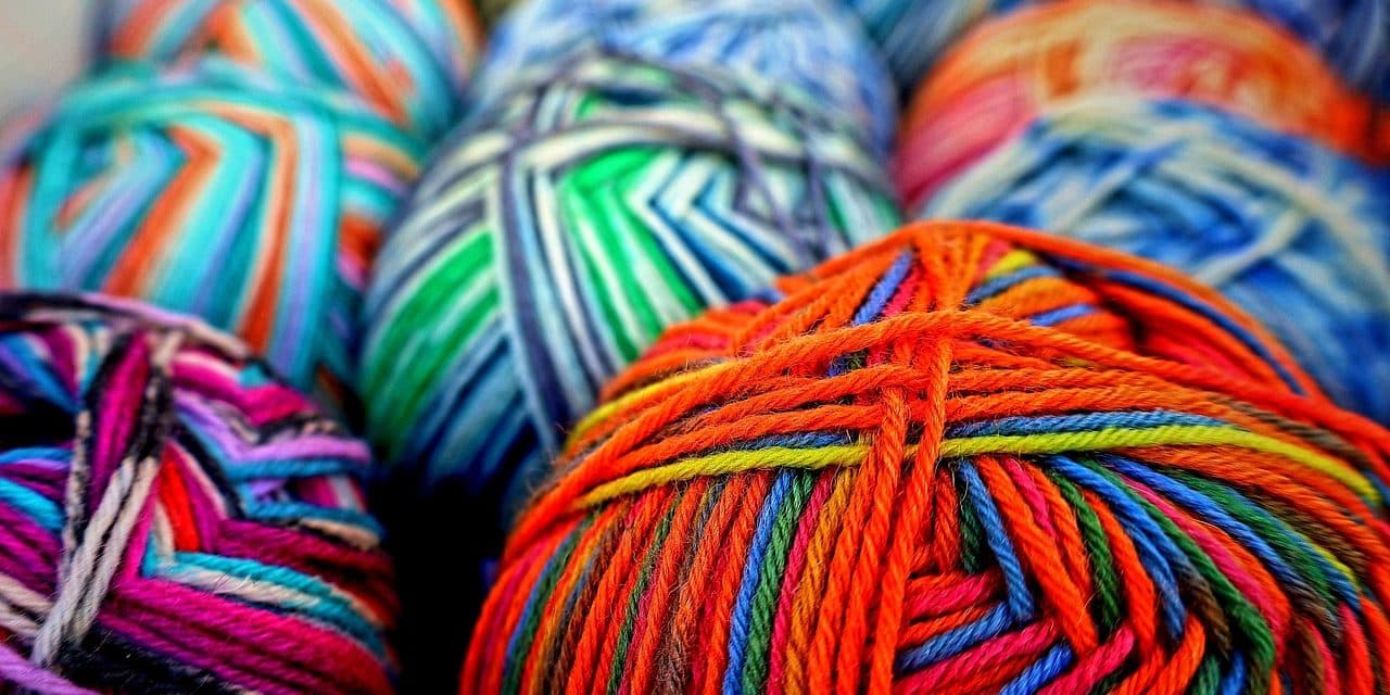 Wolle hilft! Gemeindeschwesternplus starten Benefizverkauf auf dem Wochenmarkt