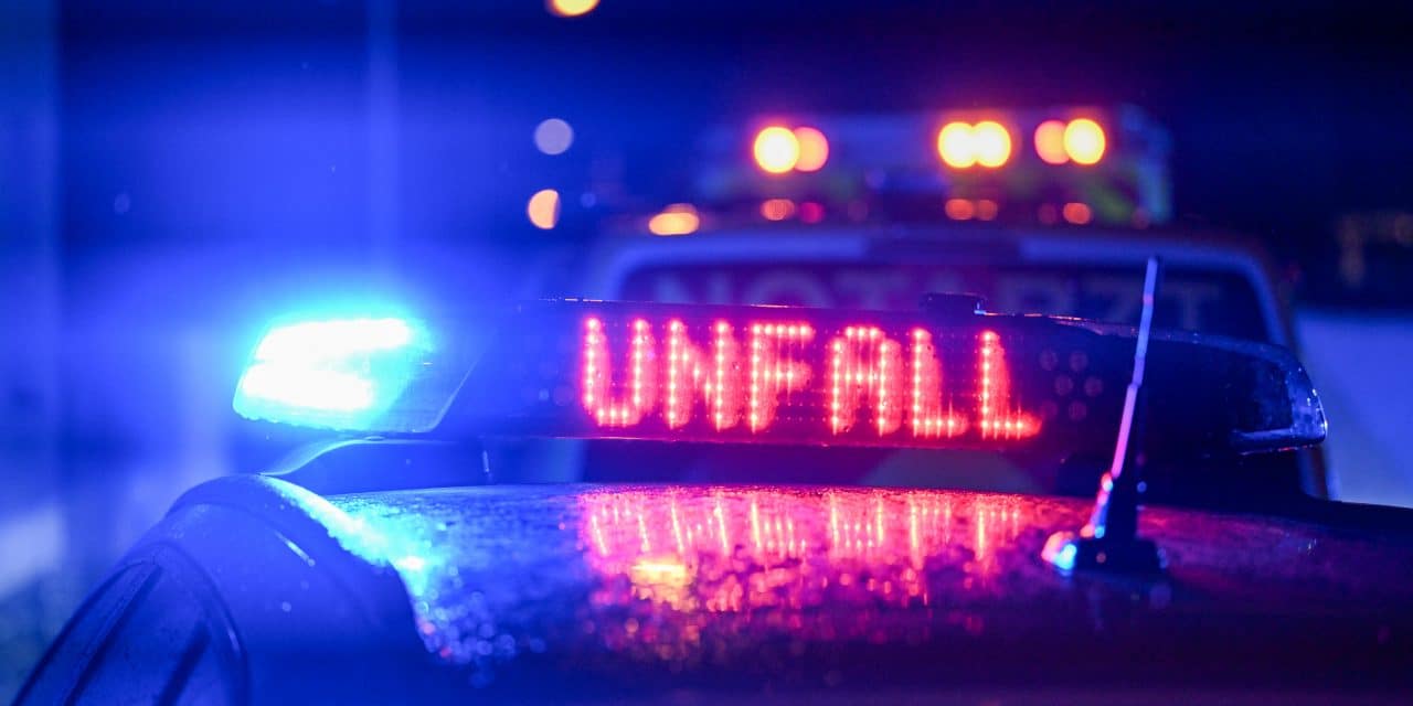 Verkehrsunfall an der A61 bei Gau-Bickelheim: Fahrzeug kippt in Ausfahrt