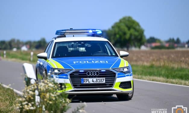 Brenndes Licht, aufgehebelte Tür: Polizei findet Mann in leerstehendem Büro