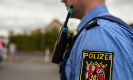 Falsche Polizeibeamte betrügen Senior in Worms- Zeugen gesucht