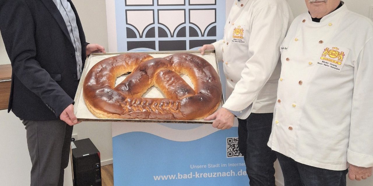 Neujahrsbrezel bringt Glück ins Rathaus Bad Kreuznach