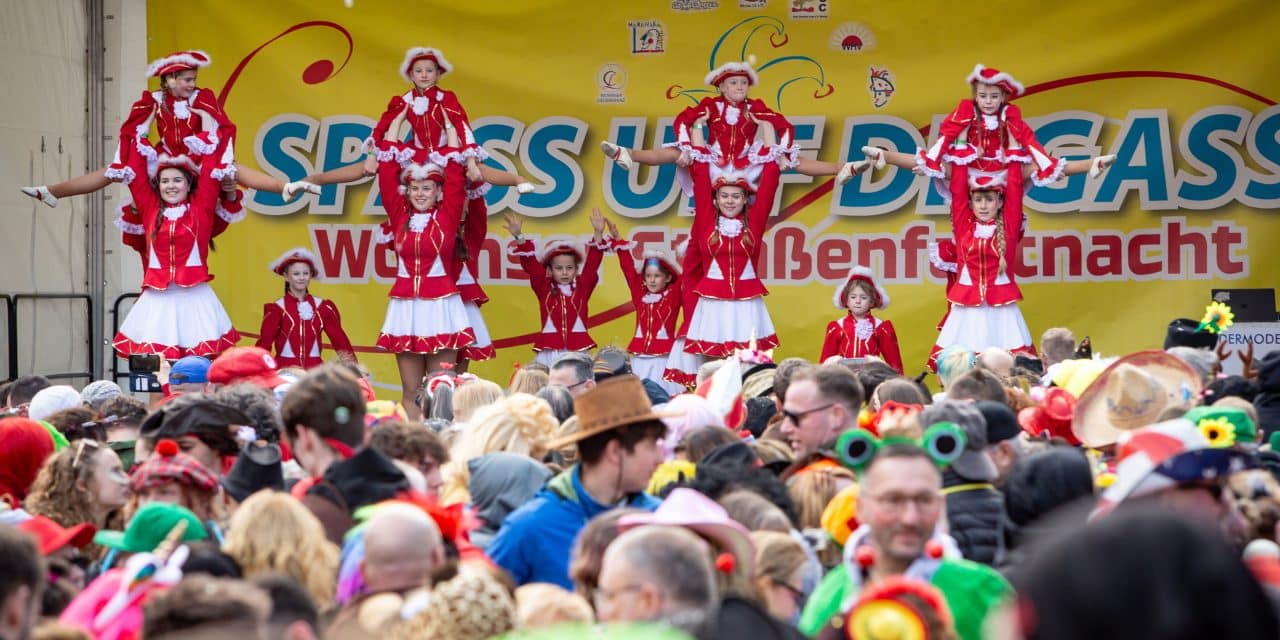 Helau uff de Gass! Närrisches Treiben erobert den Obermarkt