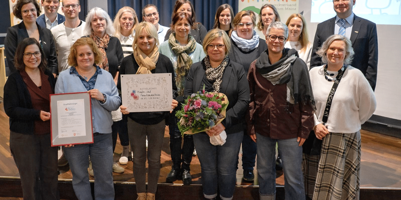 Familienfreundlich & zertifiziert: Kita Regenbogen erhält Bistums-Auszeichnung