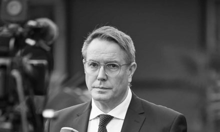 Tragischer Todesfall im Zug: Politiker Rehlinger und Schweitzer erschüttert