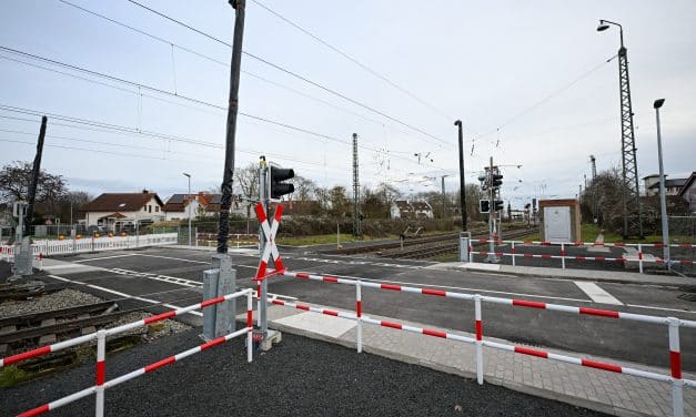 Bahnübergang Ziegelhüttenweg in Osthofen bleibt vorerst gesperrt