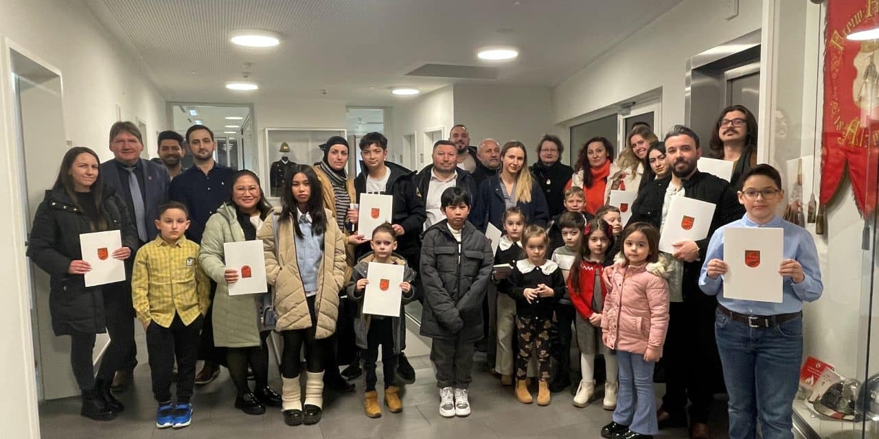 Neues Kapitel beginnt: Landkreis begrüßt frisch eingebürgerte Bürger:innen