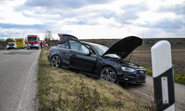 Frontalcrash auf der L439: Zwei Verletzte und Totalschaden – Straße zeitweise gesperrt