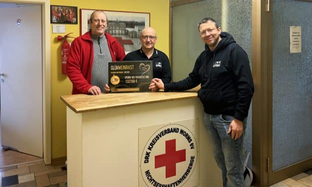 Glühwein für den guten Zweck: Spende hilft Menschen ohne Wohnung