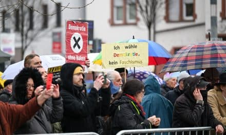 Gegenkundgebung deutlich größer als rechte Mahnwache am Wormser Bahnhof