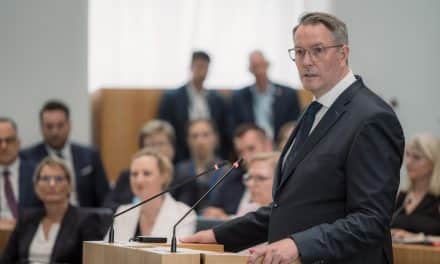 Politik trifft Frohsinn: Ministerpräsident Alexander Schweitzer bei Fastnacht-Highlight