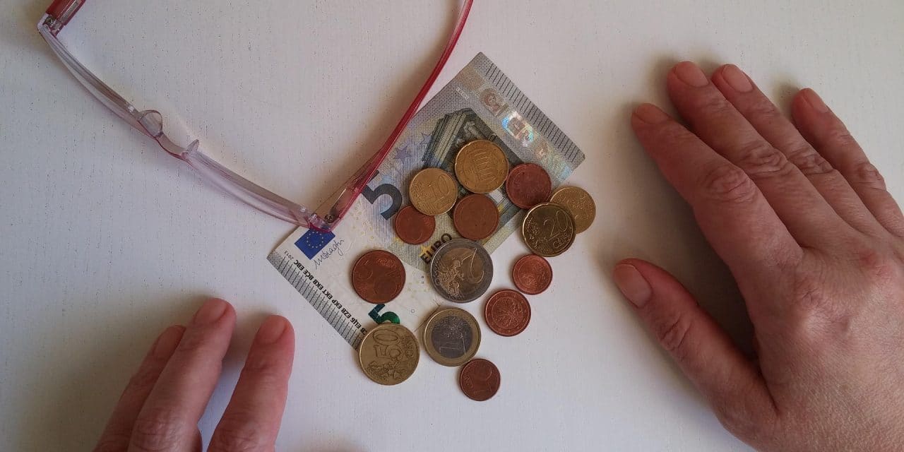 Grundsicherung auf Warteschleife: Kritik an monatelangen Verzögerungen