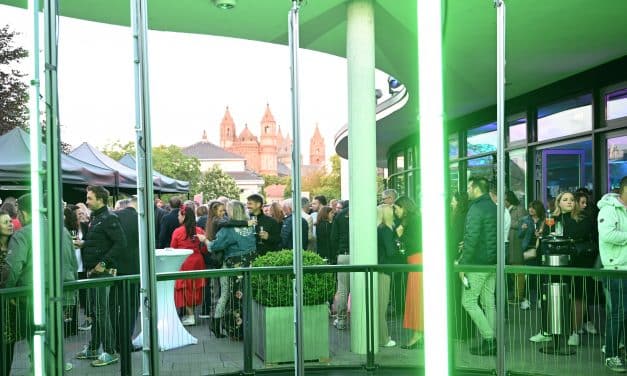 „Frühlingsrausch“ über den Dächern der Stadt: After-Work-Party im Wormser lädt zum Feiern ein