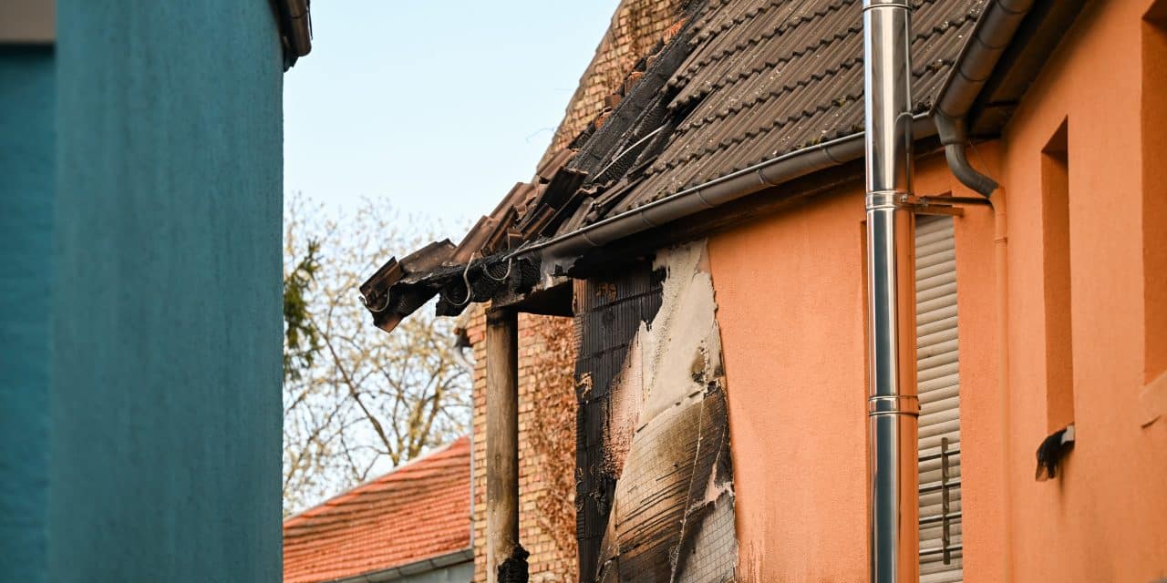 Dachstuhlbrand in Eppelsheim beschäftigt zahlreiche Einsatzkräfte