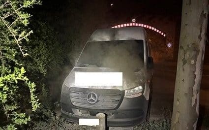 Zwei Fahrzeugbrände in Worms in einer Nacht – Polizei ermittelt wegen Brandstiftung, Zeugen dringend gesucht