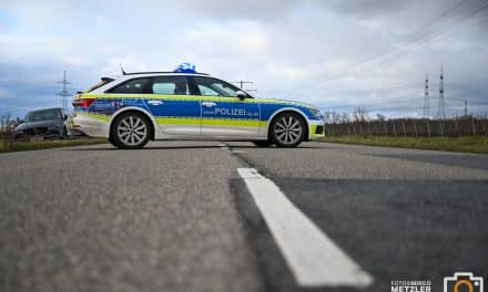 Unfallflucht in Alzey: Motorradfahrer kollidiert und fährt davon