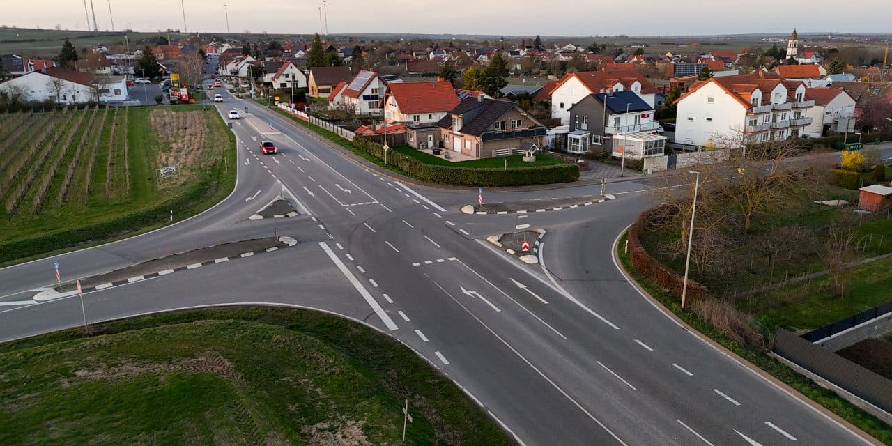 Tempo 70 gegen Unfallrisiko: Neue Geschwindigkeitsbegrenzung vor Flörsheim-Dalsheimer Kreuzung