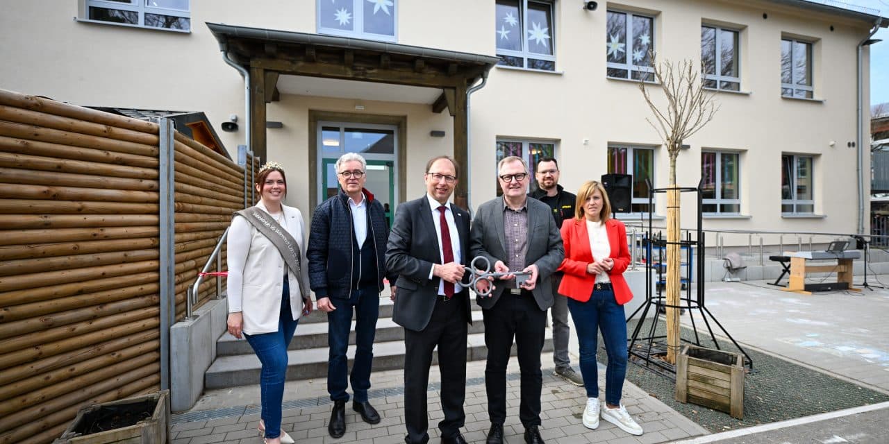 Generalsaniertes „52er-Gebäude“ der Neubornschule feierlich übergeben