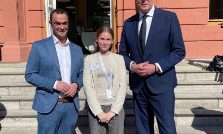 GirlsDay 2026: SPD-Abgeordneter Dirk Beyer öffnet Türen zum Landtag